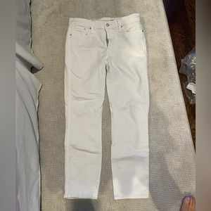 Perfect white jean…. Not see through